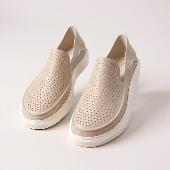 CROCS Iconic Comfort CitiLane Roka Slip On Women's 10 Grey Perforated Rubber - Picture 1 of 7